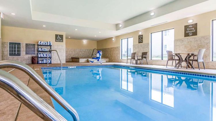 Comfort Suites University Pool