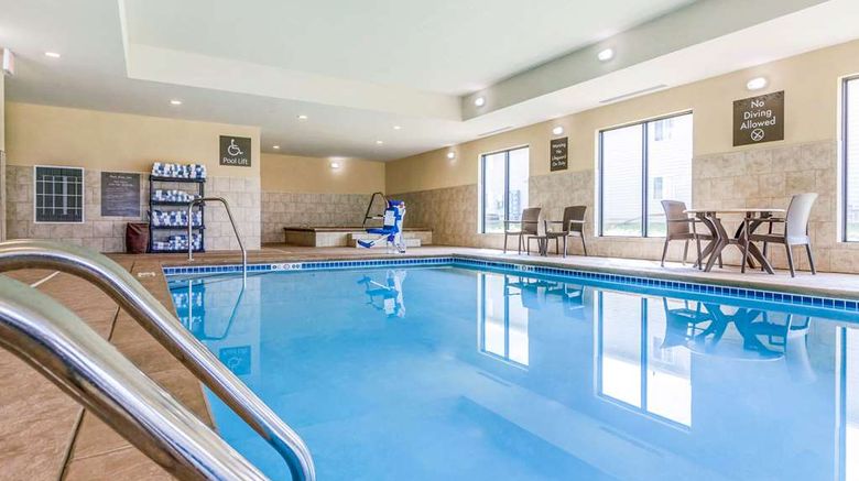 <b>Comfort Suites University Pool</b>. Images powered by <a href="https://iceportal.shijigroup.com/" title="IcePortal" target="_blank">IcePortal</a>.