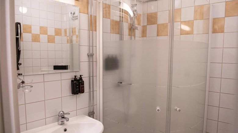 <b>Home Hotel Etage Room</b>. Images powered by <a href="https://iceportal.shijigroup.com/" title="IcePortal" target="_blank">IcePortal</a>.