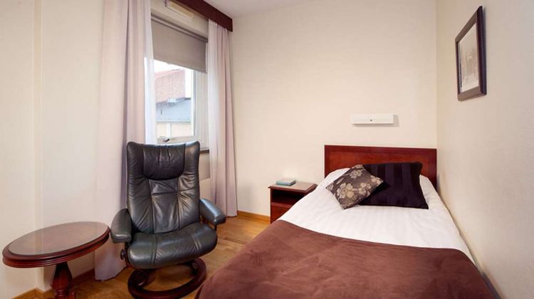 Home Hotel Cardinal Room