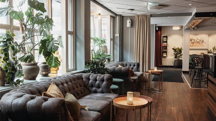 Home Hotel Cardinal Lobby
