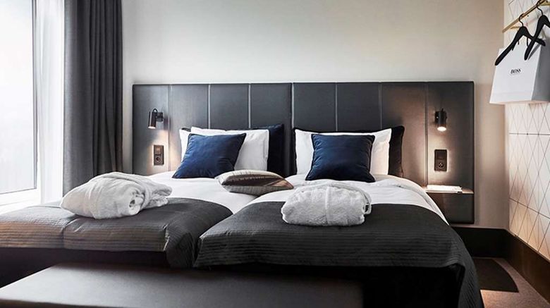 <b>Quality Hotel View Room</b>. Images powered by <a href="https://iceportal.shijigroup.com/" title="IcePortal" target="_blank">IcePortal</a>.
