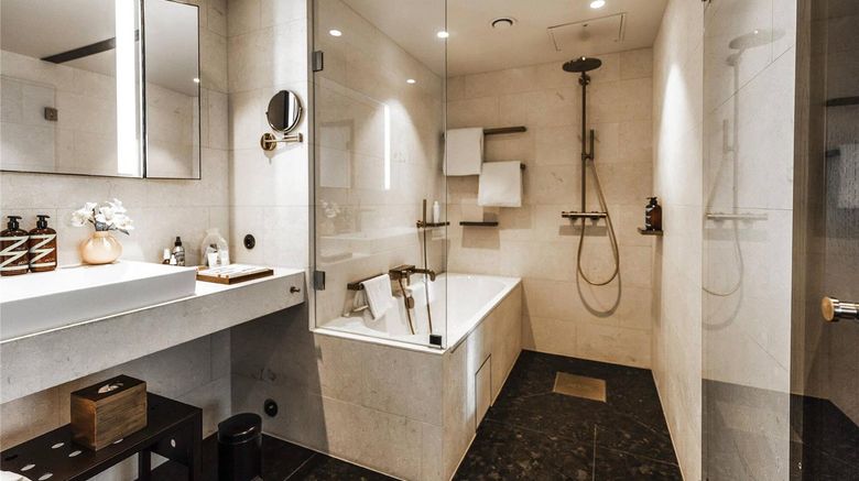 <b>At Six, Ascend Hotel Collection Room</b>. Images powered by <a href="https://iceportal.shijigroup.com/" title="IcePortal" target="_blank">IcePortal</a>.