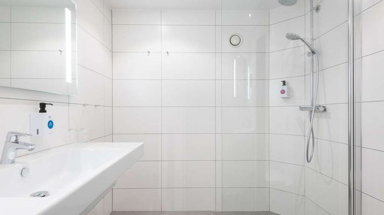 <b>Quality Hotel Royal Corner Room</b>. Images powered by <a href="https://iceportal.shijigroup.com/" title="IcePortal" target="_blank">IcePortal</a>.