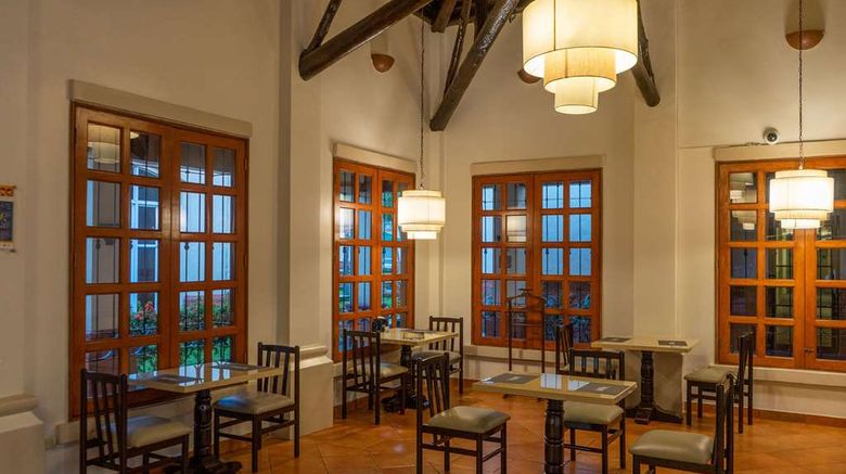 <b>Quality Hotel Real Aeropuerto Restaurant</b>. Images powered by <a href="https://iceportal.shijigroup.com/" title="IcePortal" target="_blank">IcePortal</a>.