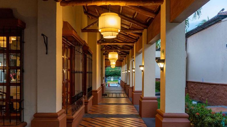 <b>Quality Hotel Real Aeropuerto Restaurant</b>. Images powered by <a href="https://iceportal.shijigroup.com/" title="IcePortal" target="_blank">IcePortal</a>.