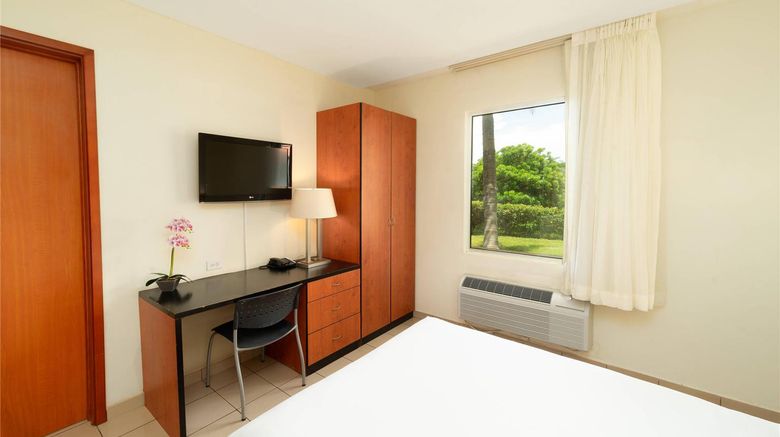 <b>Comfort Inn Real La Union Room</b>. Images powered by <a href="https://iceportal.shijigroup.com/" title="IcePortal" target="_blank">IcePortal</a>.