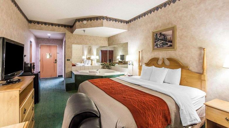 <b>Econo Lodge Newport West Suite</b>. Images powered by <a href="https://iceportal.shijigroup.com/" title="IcePortal" target="_blank">IcePortal</a>.