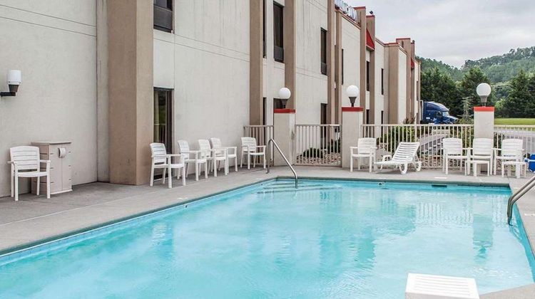 Econo Lodge Newport West Pool