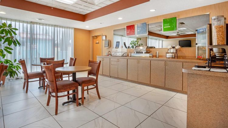 Econo Lodge Newport West Restaurant