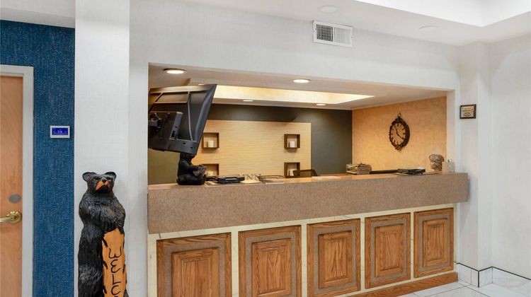 Econo Lodge Newport West Lobby