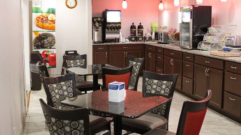 <b>Quality Inn Clinton Restaurant</b>. Images powered by <a href="https://iceportal.shijigroup.com/" title="IcePortal" target="_blank">IcePortal</a>.