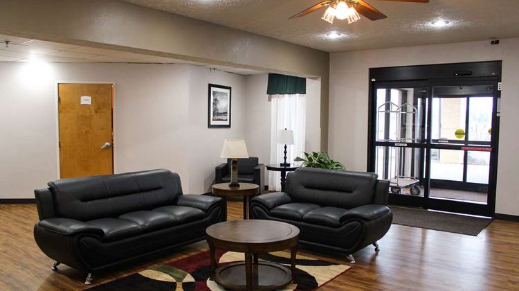 Quality Inn Clinton Lobby