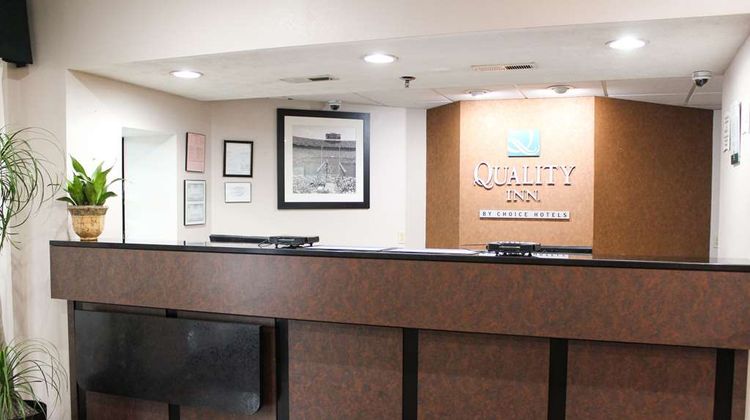 Quality Inn Clinton Lobby