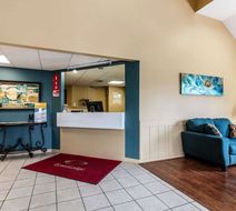 Econo Lodge Inn and Suites Dickson Lobby