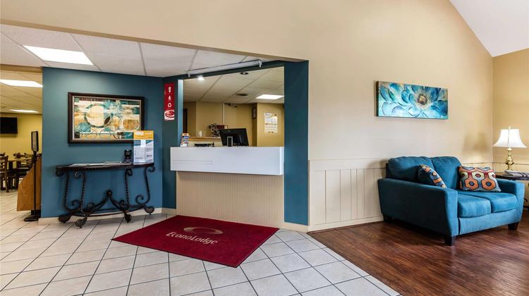 Econo Lodge Inn and Suites Dickson Lobby