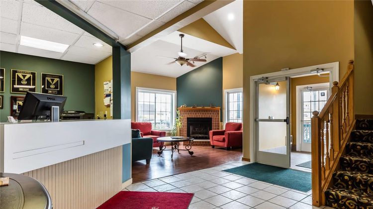 Econo Lodge Inn and Suites Dickson Lobby