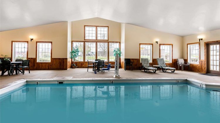 Econo Lodge Inn and Suites Dickson Pool