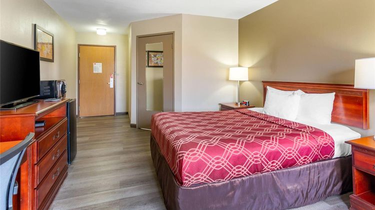 Econo Lodge Inn and Suites Dickson Room