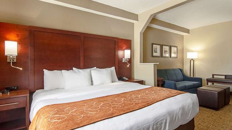 <b>Comfort Suites Suite</b>. Images powered by <a href="https://iceportal.shijigroup.com/" title="IcePortal" target="_blank">IcePortal</a>.