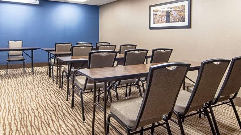 <b>Comfort Suites Meeting</b>. Images powered by <a href="https://iceportal.shijigroup.com/" title="IcePortal" target="_blank">IcePortal</a>.