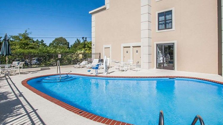 Quality Inn Pool