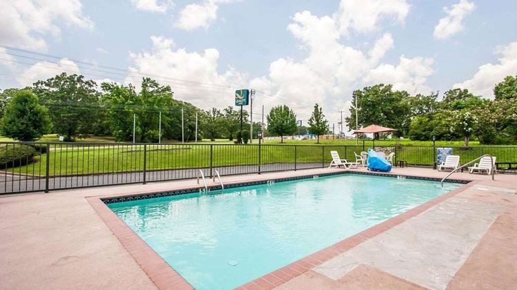 Quality Inn Pool