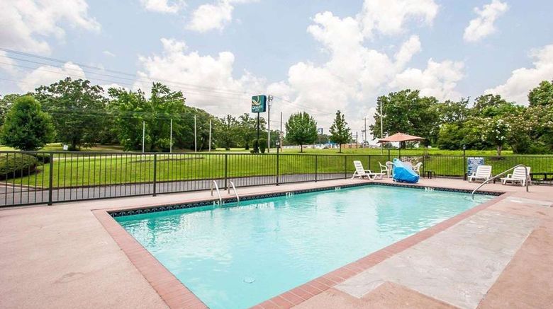 <b>Quality Inn Pool</b>. Images powered by <a href="https://iceportal.shijigroup.com/" title="IcePortal" target="_blank">IcePortal</a>.