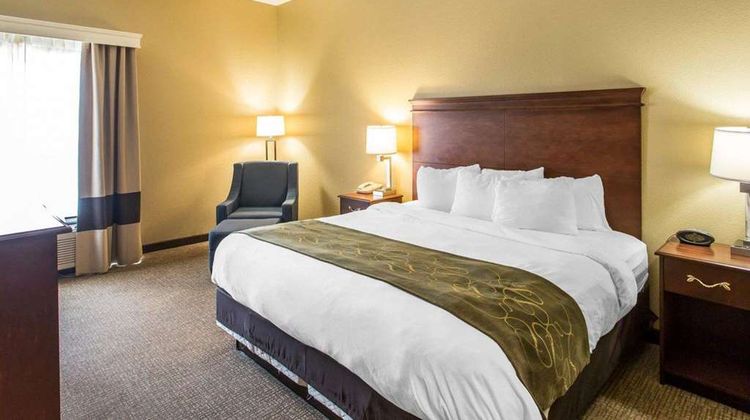 Comfort Suites Room