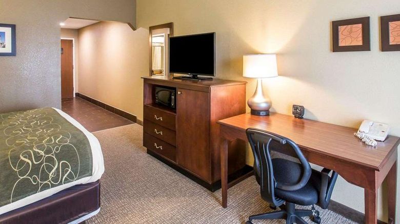 <b>Comfort Suites Room</b>. Images powered by <a href="https://iceportal.shijigroup.com/" title="IcePortal" target="_blank">IcePortal</a>.