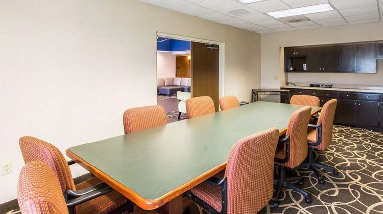 <b>Comfort Suites Meeting</b>. Images powered by <a href="https://iceportal.shijigroup.com/" title="IcePortal" target="_blank">IcePortal</a>.
