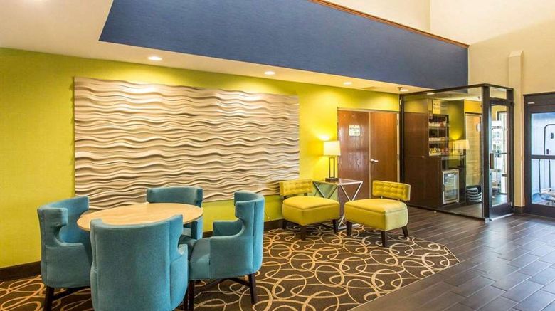 <b>Comfort Suites Lobby</b>. Images powered by <a href="https://iceportal.shijigroup.com/" title="IcePortal" target="_blank">IcePortal</a>.