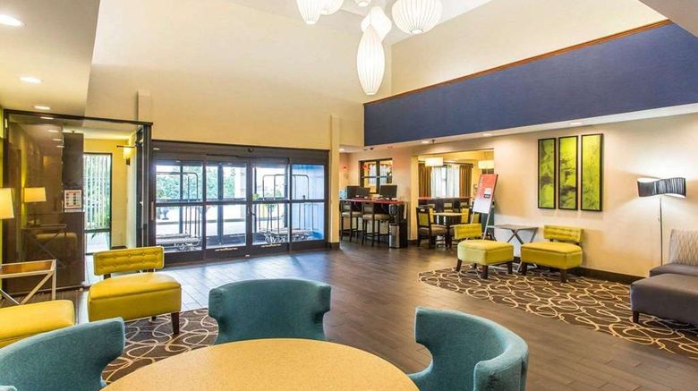 <b>Comfort Suites Lobby</b>. Images powered by <a href="https://iceportal.shijigroup.com/" title="IcePortal" target="_blank">IcePortal</a>.