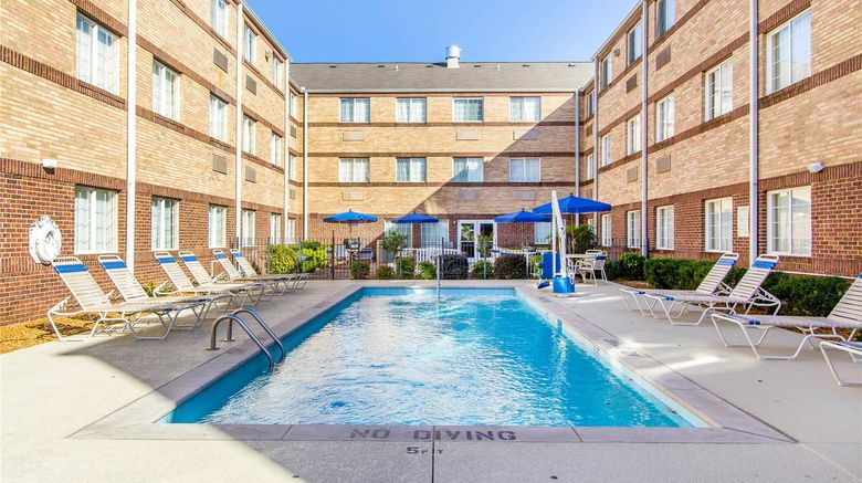 <b>MainStay Suites Brentwood Pool</b>. Images powered by <a href="https://iceportal.shijigroup.com/" title="IcePortal" target="_blank">IcePortal</a>.