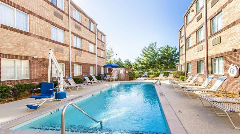 <b>MainStay Suites Brentwood Pool</b>. Images powered by <a href="https://iceportal.shijigroup.com/" title="IcePortal" target="_blank">IcePortal</a>.