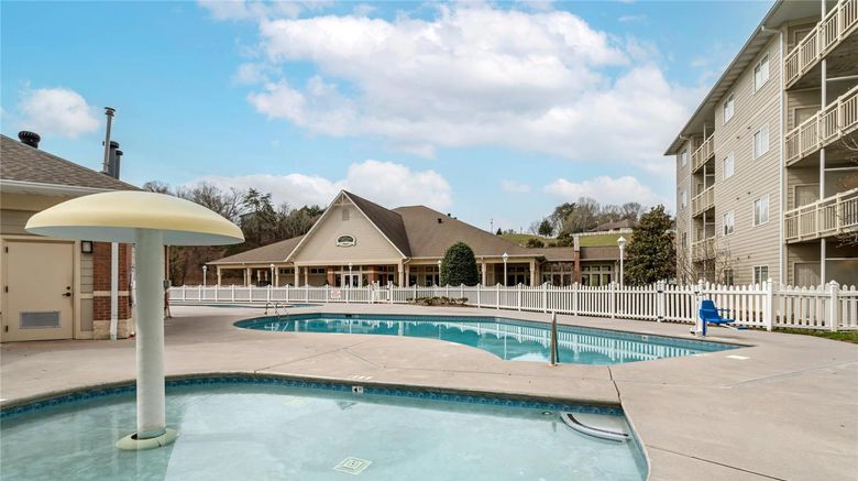 <b>LeConte Hotel & Convention Center Pool</b>. Images powered by <a href="https://iceportal.shijigroup.com/" title="IcePortal" target="_blank">IcePortal</a>.