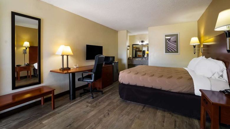 <b>Quality Inn Room</b>. Images powered by <a href="https://iceportal.shijigroup.com/" title="IcePortal" target="_blank">IcePortal</a>.