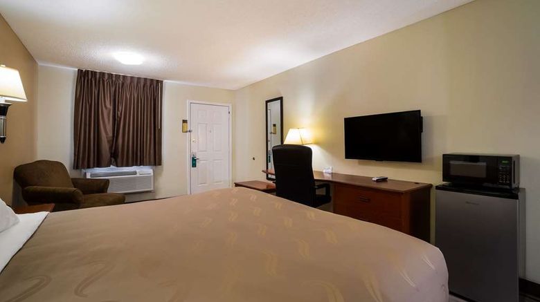 <b>Quality Inn Room</b>. Images powered by <a href="https://iceportal.shijigroup.com/" title="IcePortal" target="_blank">IcePortal</a>.
