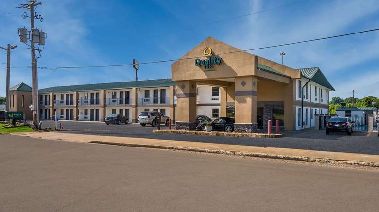 <b>Quality Inn Exterior</b>. Images powered by <a href="https://iceportal.shijigroup.com/" title="IcePortal" target="_blank">IcePortal</a>.