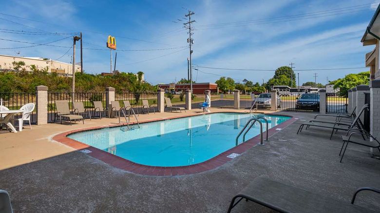 <b>Quality Inn Pool</b>. Images powered by <a href="https://iceportal.shijigroup.com/" title="IcePortal" target="_blank">IcePortal</a>.