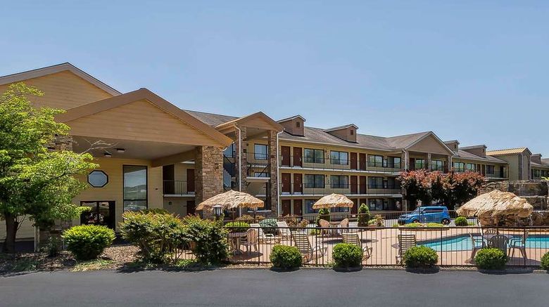 <b>Quality Inn & Suites River Suites Exterior</b>. Images powered by <a href="https://iceportal.shijigroup.com/" title="IcePortal" target="_blank">IcePortal</a>.