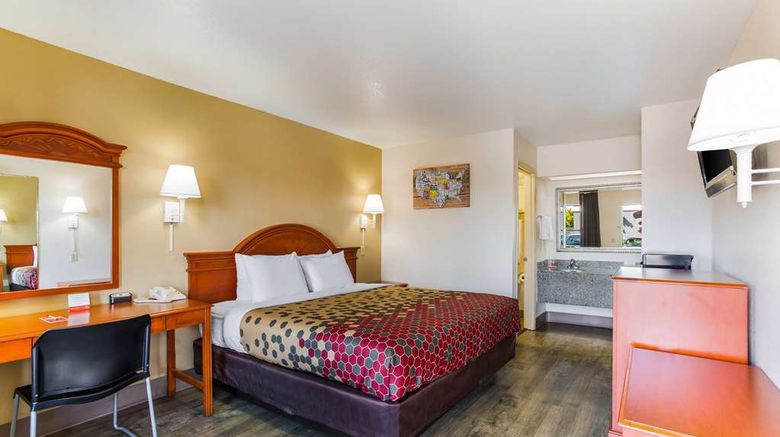 <b>Econo Lodge Lebanon Room</b>. Images powered by <a href="https://iceportal.shijigroup.com/" title="IcePortal" target="_blank">IcePortal</a>.