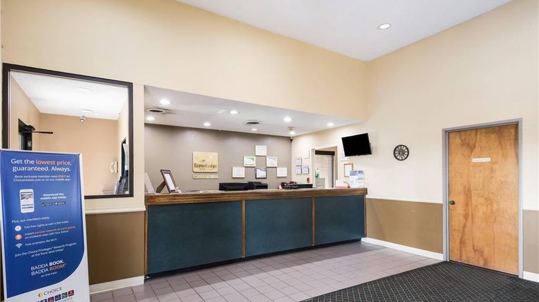 <b>Econo Lodge Inn and Suites Knoxville East Lobby</b>. Images powered by <a href="https://iceportal.shijigroup.com/" title="IcePortal" target="_blank">IcePortal</a>.