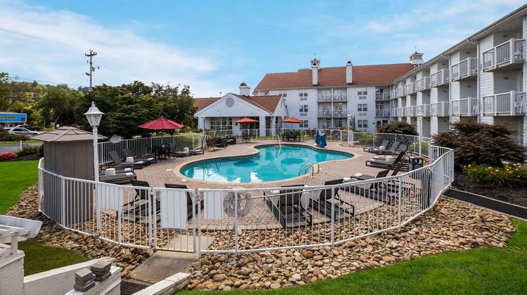The Inn at Apple Valley, Ascend Hotel Pool