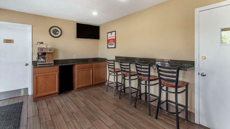 <b>Econo Lodge Nashville North Lobby</b>. Images powered by <a href="https://iceportal.shijigroup.com/" title="IcePortal" target="_blank">IcePortal</a>.