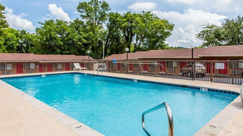 <b>Econo Lodge Nashville North Pool</b>. Images powered by <a href="https://iceportal.shijigroup.com/" title="IcePortal" target="_blank">IcePortal</a>.