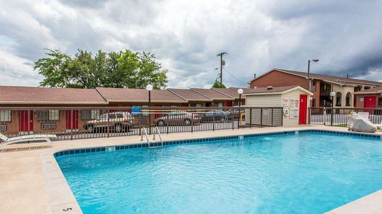 <b>Econo Lodge Nashville North Pool</b>. Images powered by <a href="https://iceportal.shijigroup.com/" title="IcePortal" target="_blank">IcePortal</a>.