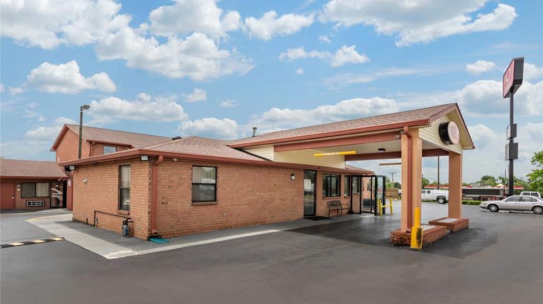 <b>Econo Lodge Nashville North Exterior</b>. Images powered by <a href="https://iceportal.shijigroup.com/" title="IcePortal" target="_blank">IcePortal</a>.
