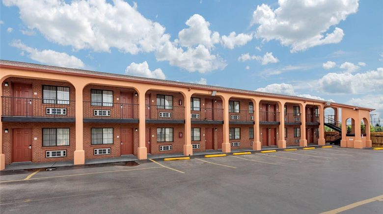<b>Econo Lodge Nashville North Exterior</b>. Images powered by <a href="https://iceportal.shijigroup.com/" title="IcePortal" target="_blank">IcePortal</a>.
