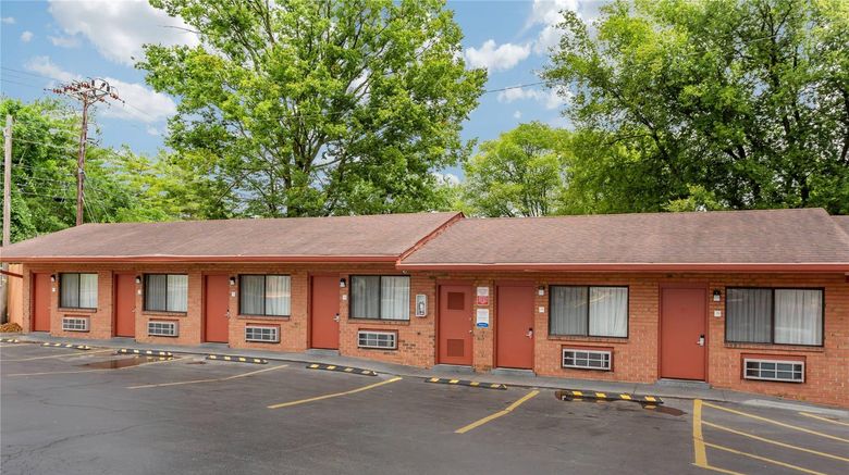<b>Econo Lodge Nashville North Exterior</b>. Images powered by <a href="https://iceportal.shijigroup.com/" title="IcePortal" target="_blank">IcePortal</a>.